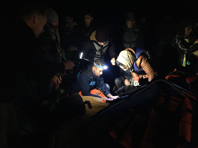 Treating boat migrants during night on Lesvos